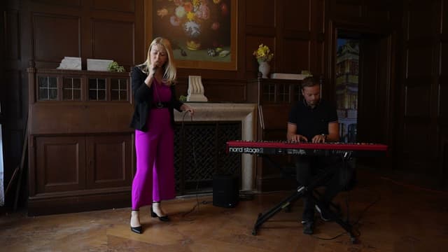 Kdo še verjame – Larisa Kompan Music | Slovenske pesmi za poroko